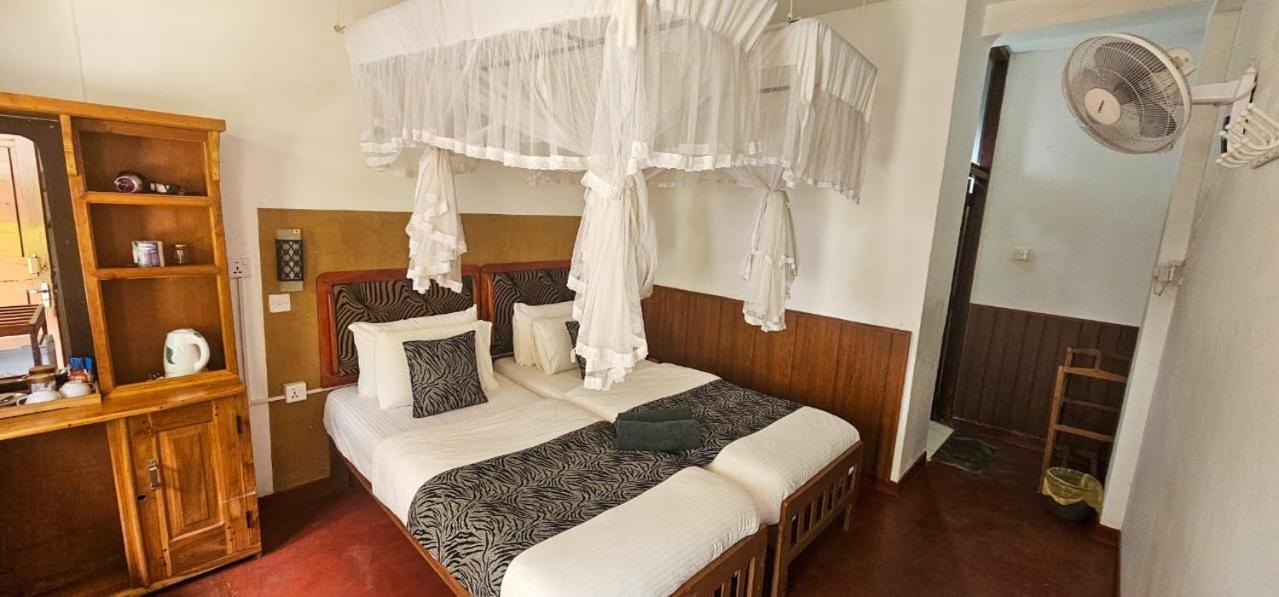 Hilltop Guest House Ела Екстериор снимка